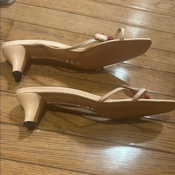 Prada Women's Cream and Red Heels - Picture 4 of 6